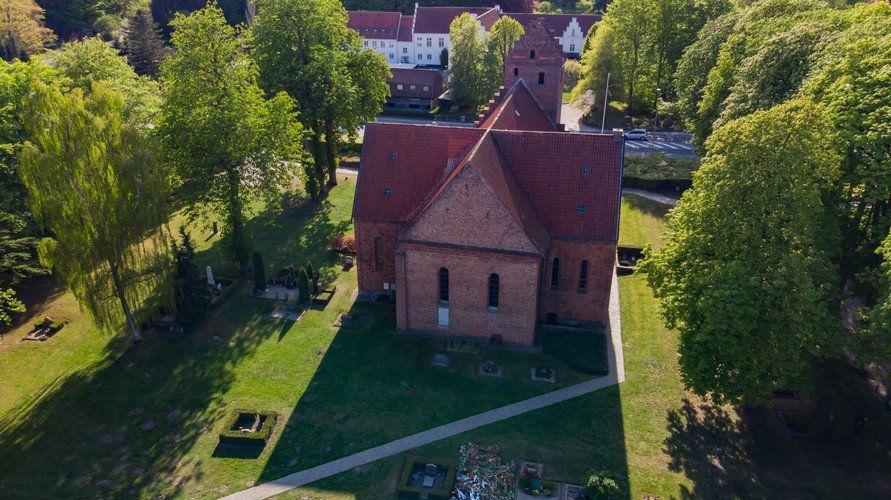Dalum Kirke luftfoto