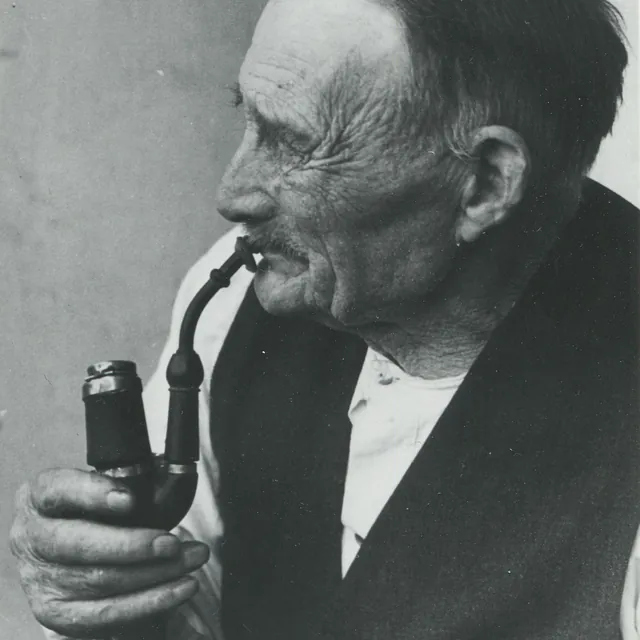 Jørgen Christian Jørgensen - "Jørgen Ringer" var ringer og graver ved Dalum Kirke fra 1905 til1940, hvor sønnen KRISTIAN overtog hvervet
