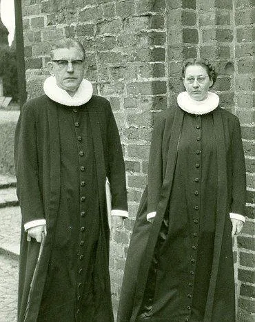 Provst Rasmussen indsætter Elisabeth Fabricius 1959