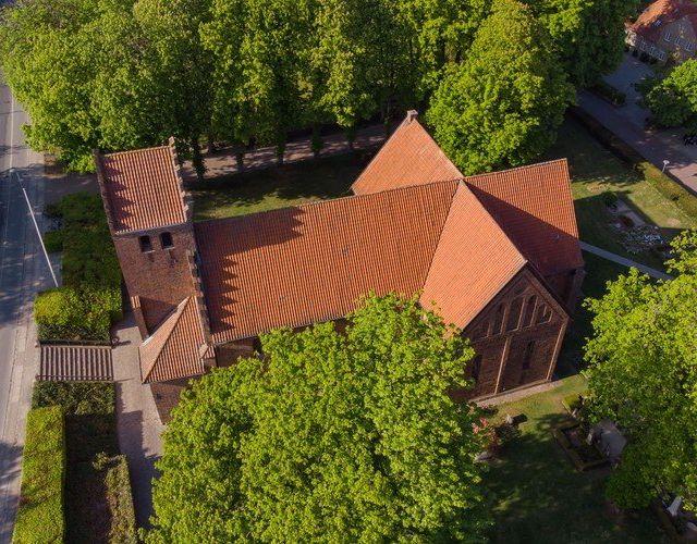 Dalum Kirke set ovenfra