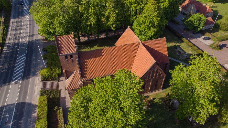 Dalum Kirke set ovenfra