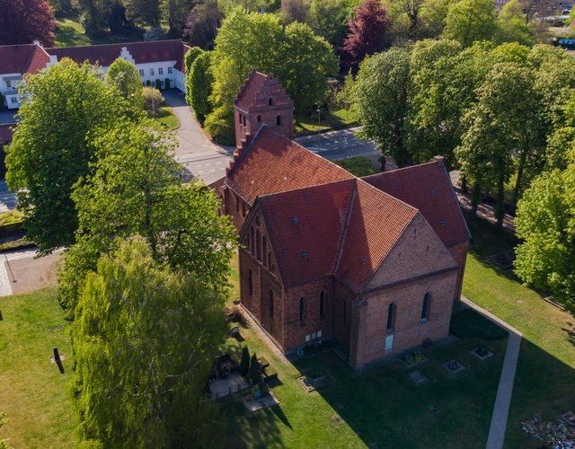 Dalum Kirke set ovenfra