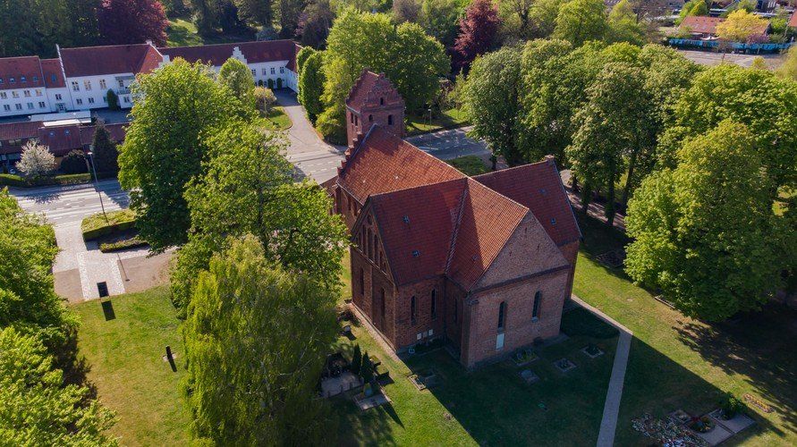 Dalum Kirke set ovenfra